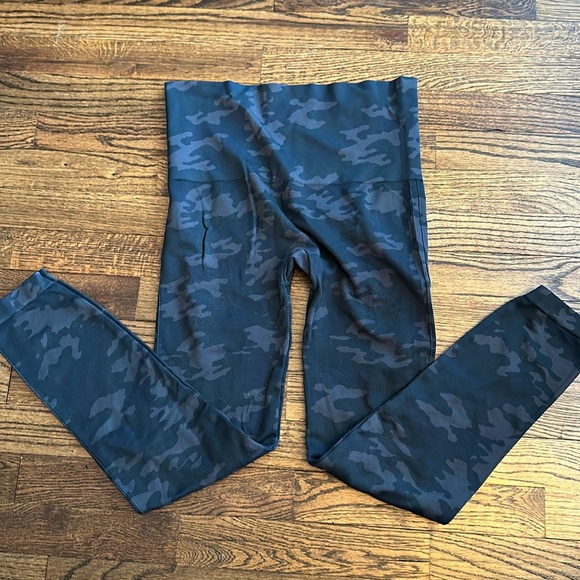 SPANX leggings - Picture 2 of 7